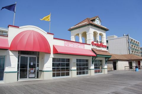 Delawareans Have Loved This Irresistible Local Pizza Chain For Almost 60 Years