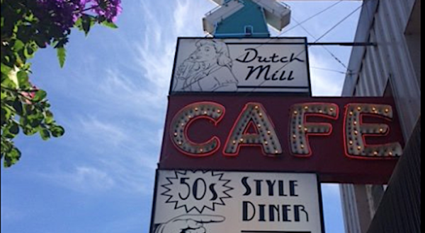 You’ll Absolutely Love This 50s Themed Diner In Oregon