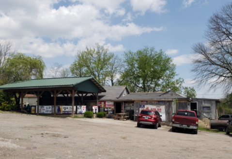 The Hole-In-The-Wall Tavern With The Best Fried Fish In Kentucky