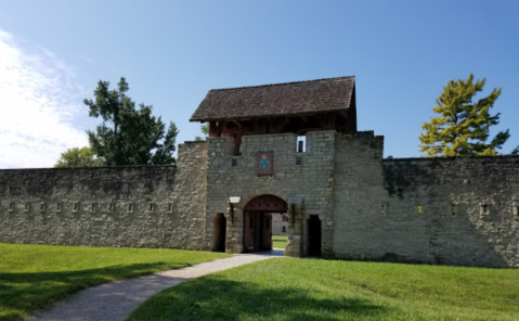 Everyone In Illinois Should See What’s Inside The Walls Of This Abandoned Fort