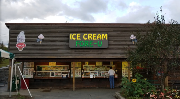 This Sugary-Sweet Ice Cream Shop In New Hampshire Serves Enormous Portions You’ll Love