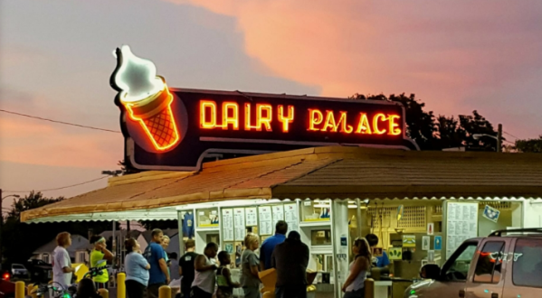 The Ice Cream Parlor In Delaware That’s So Worth Waiting In Line For