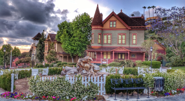 You’ll Want To Take A Day Trip To This Charming Victorian Park In Southern California That Is Too Good To Be True