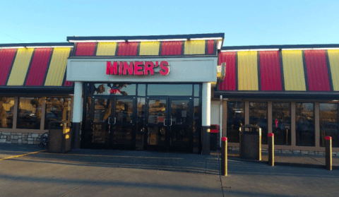 The Burgers At This Washington Restaurant Are So Gigantic They Fall Off The Plate