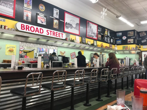 You’ll Love Everything About This Retro Tennessee Restaurant That’s Well Worth The Drive
