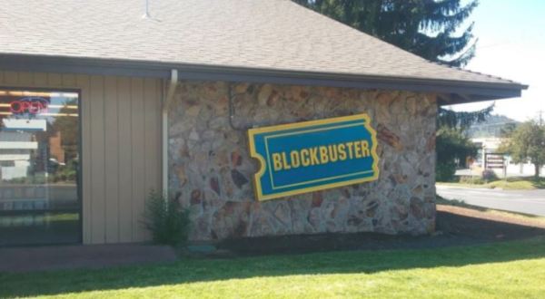 The Oregon Town That’s Home To The Last Remaining Blockbuster Store On Earth