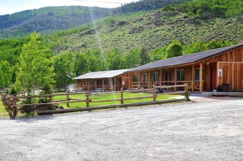 This Utah Resort Is Hidden In The Forest, And It's The Perfect Summer Getaway
