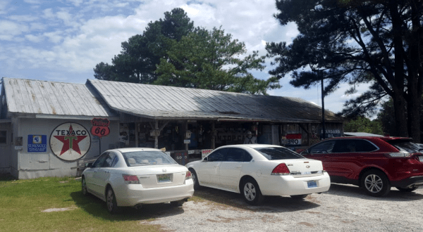 The Tiny Rustic Cafe In Alabama That Belongs On Everyone’s Bucket List