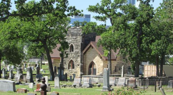 A Trip Through Austin’s Oldest Cemetery Will Give You A Taste Of The Past