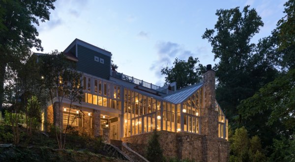 This Jaw Dropping Restaurant Full Of Windows Might Be The Best Kept Secret In Virginia