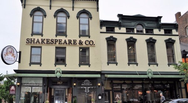 This Shakespeare-Themed Restaurant In Kentucky Belongs At The Top Of Your Dining Bucket List