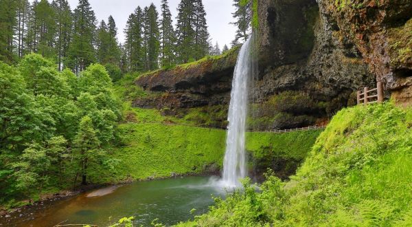 The Hike In Oregon That Takes You To Not One, But TEN Insanely Beautiful Waterfalls