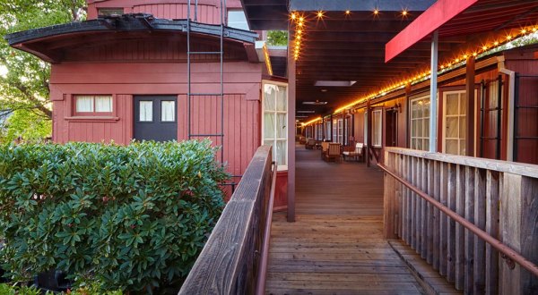 Sleep In An Actual Rail Car When You Stay At This Train-Themed Hotel In Northern California
