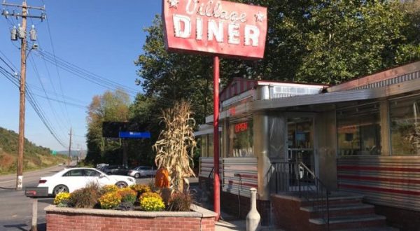 You’ll Love Everything About This Retro Pennsylvania Restaurant That’s Well Worth The Drive