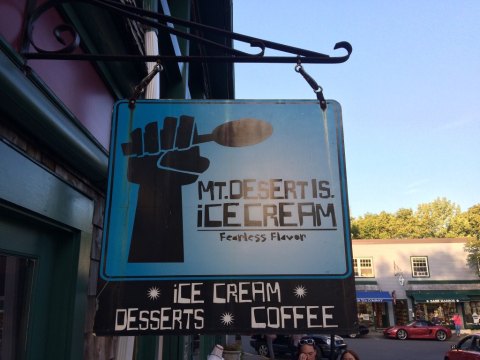 The Ice Cream Parlor In Maine That's So Worth Waiting In Line For