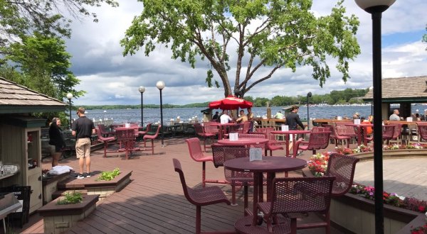 11 Restaurants In Minnesota With the Most Amazing Dockside Dining