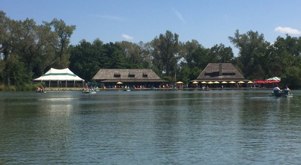 You’ll Love Everything About This Boathouse Restaurant In Missouri That’s Right On The Water