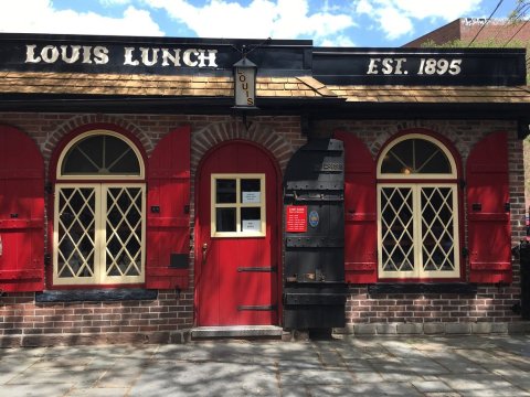 The Oldest Burger Restaurant In The U.S. Is Right Here In Connecticut And It’s Delicious