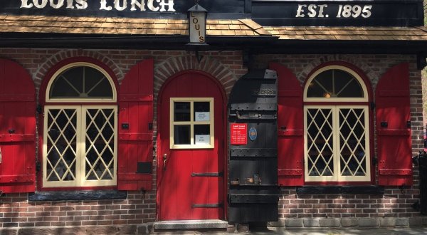 The Oldest Burger Restaurant In The U.S. Is Right Here In Connecticut And It’s Delicious