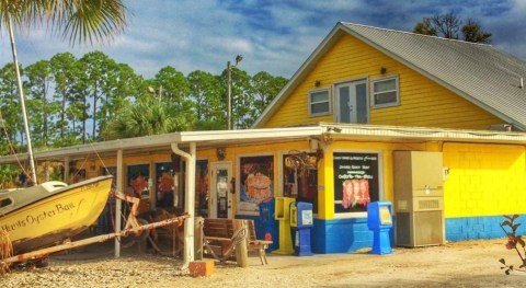Don’t Let The Outside Fool You, This Seafood Restaurant In Florida Is A True Hidden Gem