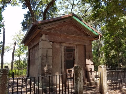 The Story Behind This Haunted Mausoleum In South Carolina Is Beyond Creepy