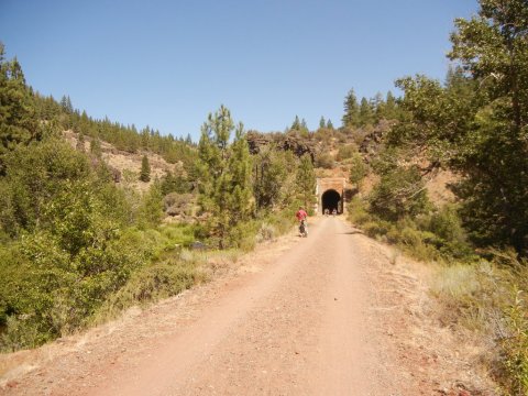 This Amazing Hiking Trail In Northern California Takes You Through An Abandoned Train Tunnel