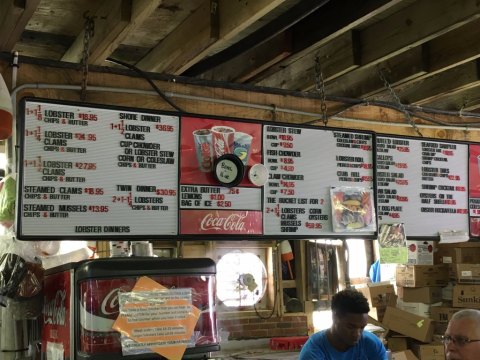 People Drive From All Over For The Seafood At This Charming Maine Lobster Pound