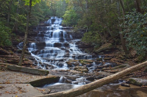The Short Hike To A Beautiful Waterfall In Georgia Is Everything You Could've Dreamed Of