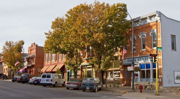 This Charming Little Farm Town In Iowa Is The Perfect Place To Get Away From It All