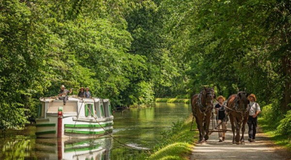 You’ll Love This One-Of-A-Kind Canal Boat Ride Just Outside Of Cleveland