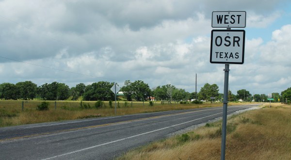 Take A Drive Down One Of Texas’ Oldest Roads For A Picture Perfect Day