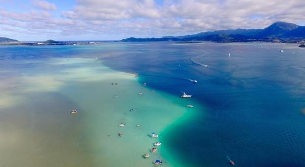 You’ll Want To Visit This Awesome Underwater Sandbar In Hawaii Before Summer’s Over