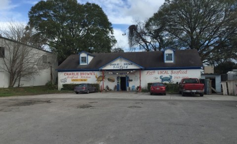 This Tiny Crab Shack Hidden In South Carolina Is A Gem For Fresh Seafood