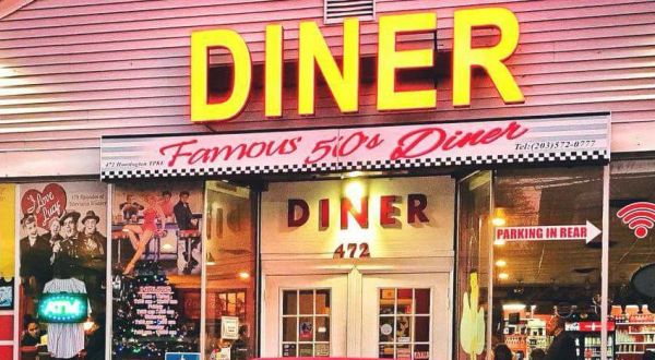 There’s A Diner In Connecticut That Serves A 50-Ounce Burger We Bet You Can’t Eat All At Once