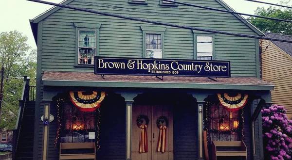 The Charming Rhode Island General Store That’s Been Open Since Before The Civil War