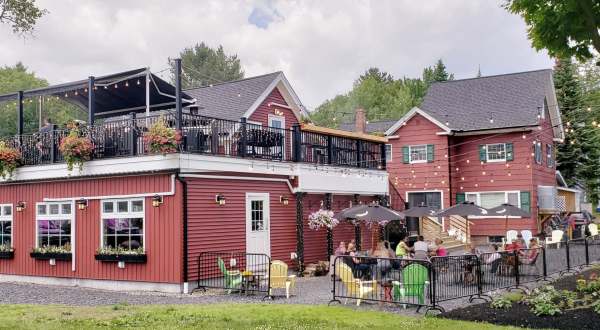 This Maine Restaurant In The Middle Of Nowhere Is Downright Delicious