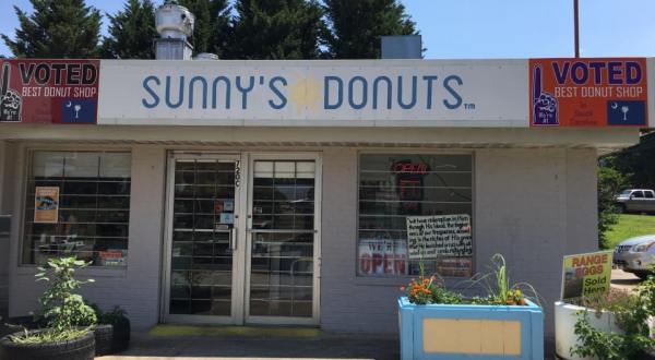 The World’s Best Donuts Are Made Daily Inside This Humble Little South Carolina Gas Station Bakery