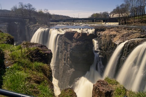 Discover One Of New Jersey’s Most Majestic Waterfalls – No Hiking Necessary