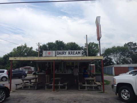 It's Impossible Not To Love This Classic Mississippi Dairy Bar With Old Fashioned Prices