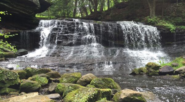 The Ultimate Bucket List For Anyone In Pittsburgh Who Loves Waterfall Hikes