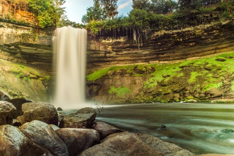 The Ultimate Bucket List For Anyone In Minnesota Who Loves Waterfall Hikes