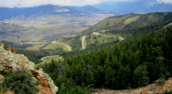 The Breathtaking Overlook In Wyoming That Lets You See For Miles And Miles