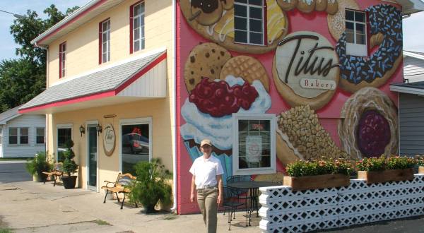 This Award-Winning Donut Bakery In Indiana Is Known For Its Old-Fashioned Ways