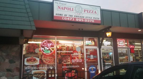 The Little Hole-In-The-Wall Restaurant That Serves The Best Pizza In Illinois