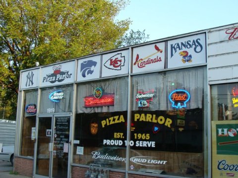 11 Iconic Pizza Places In Kansas That Are Worthy Of A Food Coma