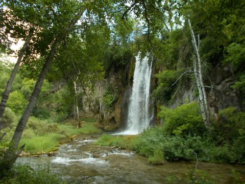 The Ultimate Bucket List For Anyone In South Dakota Who Loves Waterfall Hikes