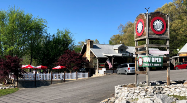 The Kentucky Cabin That Serves Up Some Of The Best Pizza In The State