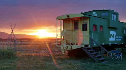 This Oregon Train Is A Hotel Room On Wheels And You Have To Check It Out