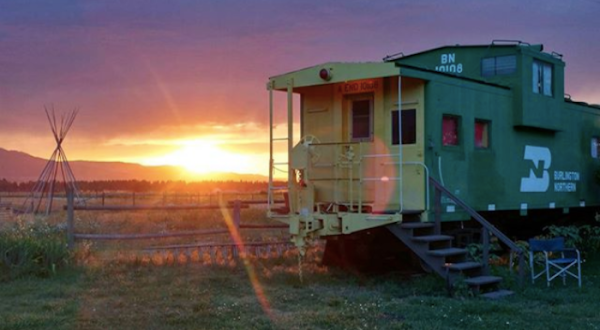 This Oregon Train Is A Hotel Room On Wheels And You Have To Check It Out