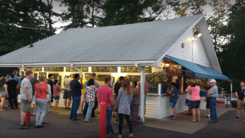 The Ice Cream Parlor In New Hampshire That's So Worth Waiting In Line For
